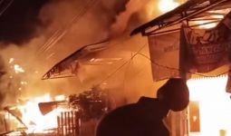 Kebakaran Besar Melanda Pasar Baru Ujung Batu, 14 Kios dan 3 Ruko Hangus - JPNN.com