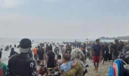 Hingga H+2 Lebaran, 85 Ribu Orang Berwisata ke Pantai Anyer - JPNN.com