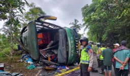 Bus ALS Terguling di LIntas Bukittinggi-Medan, Begini Kondisinya - JPNN.com