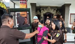 Tersangka Korupsi LPD di Jembrana Ditahan Jaksa, Lihat Penampilannya - JPNN.com