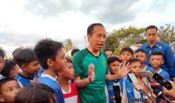 Main Bola Bareng Presiden Jokowi, Mentan Amran Cetak 2 Gol - JPNN.com