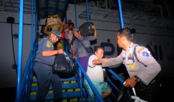 KMP Bukit Raya Terbakar, Satu Kru Kapal Dilarikan ke RS Antonius Pontianak - JPNN.com