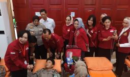 Ratusan Polwan Ikut Jadi Pendonor Darah Demi Penuhi Kebutuhan Stok - JPNN.com