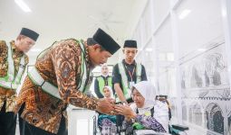 Nikmati Fasilitas Fast Track, 352 JCH Kloter Pertama Embarkasi Solo Dilepas Nana Sudjana - JPNN.com