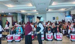 445 Calon Jemaah Haji Asal Bangka Berangkat dari Bandara SMB II Palembang - JPNN.com