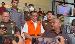 Kadisdik Riau Ditahan Jaksa Terkait Kasus SPPD Fiktif Senilai Rp 2,3 Miliar Lebih - JPNN.com