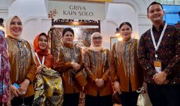 Kunjungi Dekranas Expo, Ibu Iriana Jokowi Beli Batik & Gelang di UMKM Binaan Pertamina - JPNN.com
