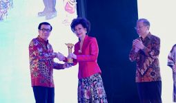 Setia Melestarikan Seni Budaya, Rina Ciputra Raih Penghargaan Nusantara Awards 2024 - JPNN.com