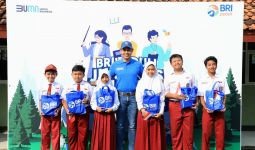 BRI Peduli Tebar CSR di SDN 01 dan 02 Gunung Geulis Bogor - JPNN.com