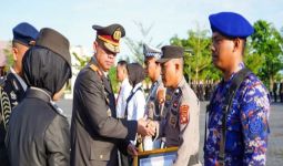 24 Personel Berprestasi di Polda Sulbar Diberi Penghargaan, Irjen Adang: Jangan Cepat Puas - JPNN.com