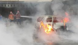 1 Mobil Bermuatan BBM Jenis Pertalite Terbakar di Kota Jambi - JPNN.com