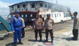 KMP Permata Lestari I Terbakar di Pelabuhan BUMD Bengkalis - JPNN.com