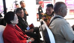 Megawati Tiba di Arena Rakernas, Lihat Siapa yang Menyambut - JPNN.com