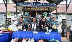 TNI AL Menggagalkan Penyelundupan 50 Karung Ballpress Asal Malaysia di Perairan Nunukan - JPNN.com