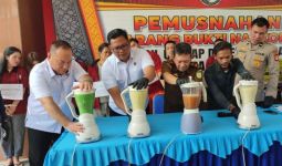 Polda Sumsel Memusnahkan 1 Kg Sabu-Sabu dan Ribuan Butir Ekstasi - JPNN.com