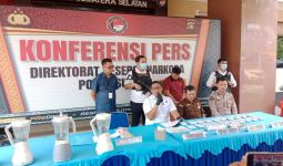 Menguasai Belasan Ribu Butir Pil Ekstasi, 2 Kurir Diringkus Polisi di Sumsel - JPNN.com