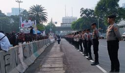 1.120 Personel Polisi Dikerahkan Kawal Aksi Bela Palestina di Depan Kedubes AS - JPNN.com