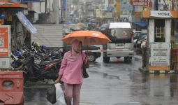 Prakiraan Cuaca Hari Ini, Hujan Diprediksi Mengguyur Sebagian Kota Besar di Indonesia - JPNN.com