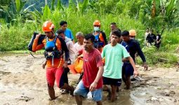 Hilang Terseret Arus Sungai Ndewu, Pria di Sikka Ditemukan Sudah Meninggal Dunia - JPNN.com