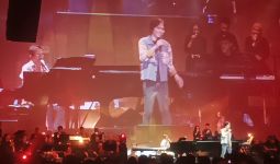 Kolaborasi Epik Tony Wenas Bawakan Bohemian Rhapsody di Konser The Piano Man - JPNN.com