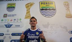 Turut Mengantar Persib Juara, Rezaldi Hehanussa Ucap Terima Kasih kepada Luis Milla - JPNN.com