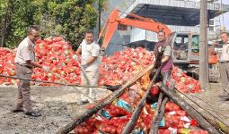 21 Ton Bawang Bombay Ilegal Dimusnahkan Polda Riau - JPNN.com