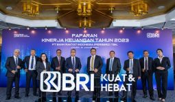 Bentuk Optimisme Kinerja, Direksi BRI Kompak Borong Saham BBRI - JPNN.com