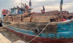 Polda Riau Gagalkan Penyelundupan 70 Ton Kayu Ilegal di Kepulauan Meranti - JPNN.com