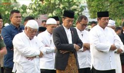 Presiden Jokowi & Ibu Negara Salat Id di Simpang Lima Semarang, Ketua KPU Hasyim Asyari jadi Khatib - JPNN.com