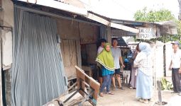 Mengantuk Saat Mengemudi, Pria 60 Tahun Tabrak Warung di Palembang - JPNN.com