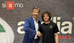 Marco Bezzecchi Berlabuh ke Aprilia Mulai MotoGP 2025 - JPNN.com