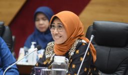 Hetifah DPR Minta Kemendikbudristek Usut Dugaan Kecurangan PPDB 2024 - JPNN.com