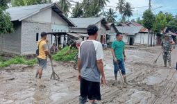 Banjir Disertai Lumpur Melanda 71 Rumah di Desa Bobo - JPNN.com