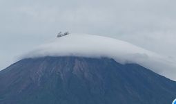 Gunung Semeru Erupsi Lagi dengan Letusan Setinggi 700 Meter - JPNN.com