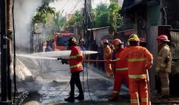 Kebakaran Gudang Perabotan di Bekasi, 5 Orang Meninggal Dunia - JPNN.com