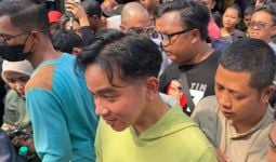 Ada yang Berbeda dengan Penampilan Gibran Saat Blusukan di Jakarta - JPNN.com
