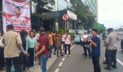 Forum Aktivis Nusantara Gelar Aksi di Kantor Luhut, Ini Tuntutannya - JPNN.com