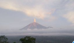 Gunung Semeru Erupsi Mulai Subuh Tadi, Begini Kondisinya - JPNN.com