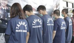Gegara Joget-Joget Sambil Promisi Judi Online, 5 Orang Ini Ditangkap Polisi - JPNN.com