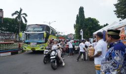 Sukarelawan Witiarso Utomo Berbagi Makanan Sehat di Alun-alun Jepara - JPNN.com