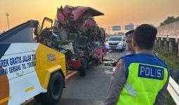 Kecelakaan di Tol Solo-Ngawi Menewaskan 6 Orang, Diduga Inilah Penyebabnya - JPNN.com