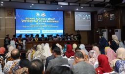 Unisba Mengukuhkan 2 Guru Besar - JPNN.com