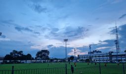 Pelatih Persib Bicara Kualitas Rumput Stadion Sidolig yang Buruk - JPNN.com