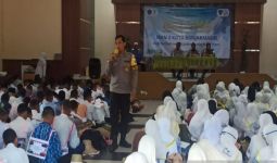 Polisi di Banjarmasin Datangi Sekolah Untuk Cegah Perundungan - JPNN.com