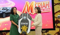 Bank Mega Serahkan Grand Prize 1 Unit Mobil BMW 520i M Sport kepada Nasabah Setia - JPNN.com