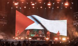 The Adams Tampilkan Bendera Palestina di Panggung We The Fest 2024 - JPNN.com