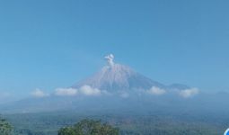 Gunung Semeru Erupsi Lagi dengan Letusan Setinggi 800 Meter - JPNN.com