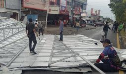 24 Rumah Warga di Meulaboh Aceh Barat Rusak Diterjang Angin Kencang - JPNN.com