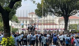 Sopir JakLingko Demo di Balai Kota, Ini Tuntutan yang Disampaikan - JPNN.com