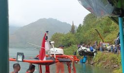 Minibus yang Jatuh ke Danau Toba Ditemukan di Kedalaman 15 Meter - JPNN.com